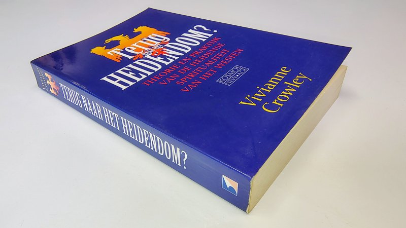 Tweedehands boek: Terug naar het heidendom? van auteur Vivianne Crowley - Paperback met rechte rug en lichte leesvouwen. Binnenwerk onbeschreven en netjes.