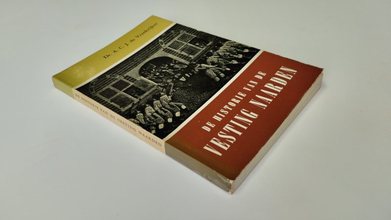 Boek met de titel: De historie van de vesting Naarden