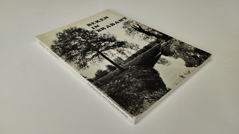 Tweedehands boek: Beken in Brabant van auteur J van der Straaten - Softcover, kaft en pagina's verkleurd, maar netjes en onbeschreven. In goede staat