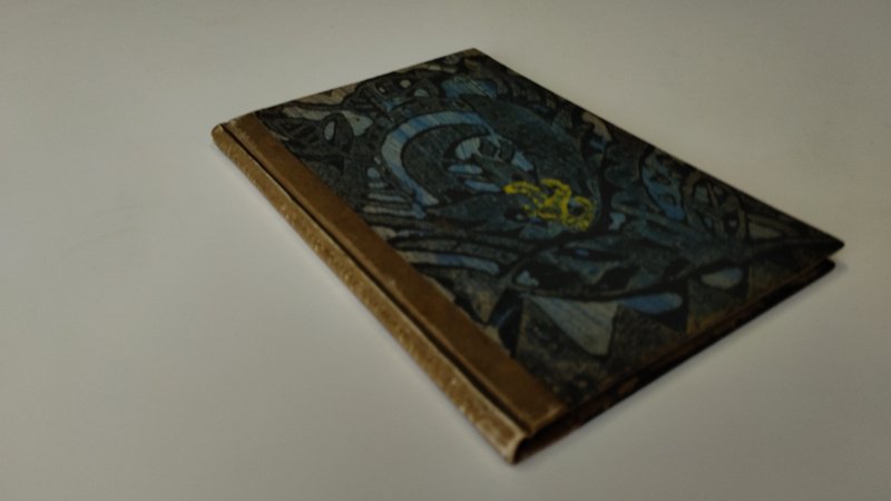 Tweedehands boek: Sijawusch persische sagen van auteur Alois Essigmann - Duitstalige Hardcover, netjes en onbeschreven, in goede tot zeer goede staat. Op het einde van het boek een paar ouderdomsvlekjes waar te nemen.