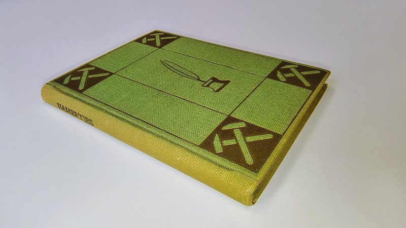 Tweedehands boek: Hamertjes – Punt- en Sneldichten van Nederlandsche Dichters | Dwergen-reeks van auteur samengesteld door J.B.Th. Spaan - Hardcover met groene linnen band en goudopdruk. Compact formaat van 8 × 10,5 cm. Kaft en rug licht verkleurd. Schutblad verkleurd, verder onbeschreven en netjes.