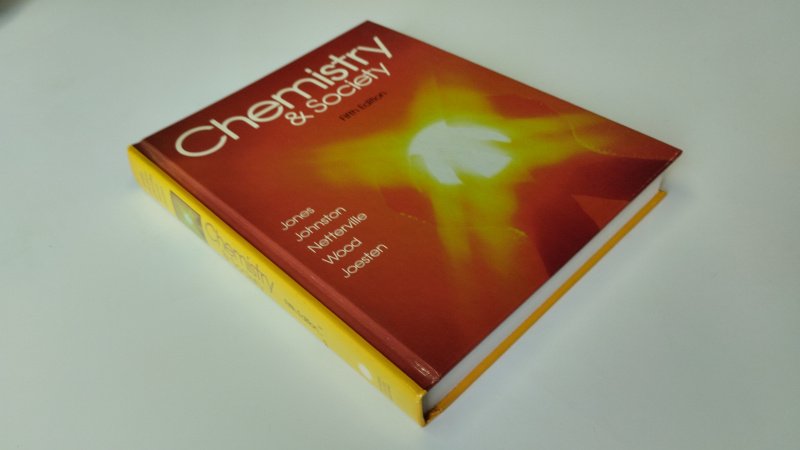 Tweedehands boek: Chemistry and Society van auteur Mark Martin Jones - Engelstalige hardcover, soms met potlood kleine aantekening gemaakt of licht onderstreept. In goede staat