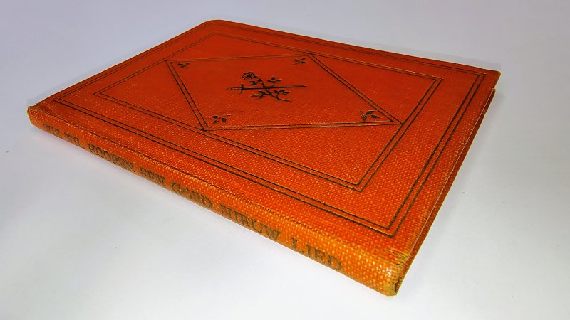 Tweedehands boek: Wie wil hooren een goed nieuw lied? | Dwergen-reeks van auteur samengesteld door M. G. Schenk en J. B. Th. Spaan - Hardcover met oranje kaft en goudopdruk. Compact formaat van 8 x 10,5 cm. Lichte gebruikerssporen en 
slijtage puntjes kaft. Binnenwerk onbeschreven en netjes.