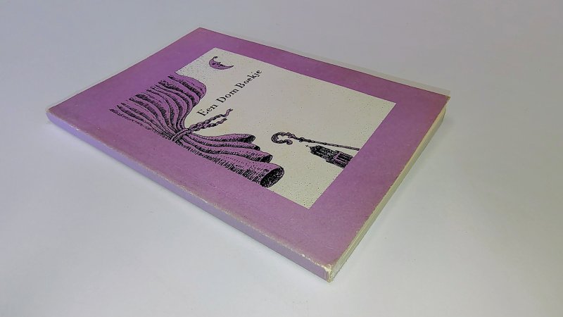 Tweedehands boek: Een Dom boekje van auteur Rinke Doornekamp - Paperback. Compact formaat van 8 x 11,5 cm. Verkleuring rug. Lichte slijtage randen kaft. Binnenwerk onbeschreven en netjes.