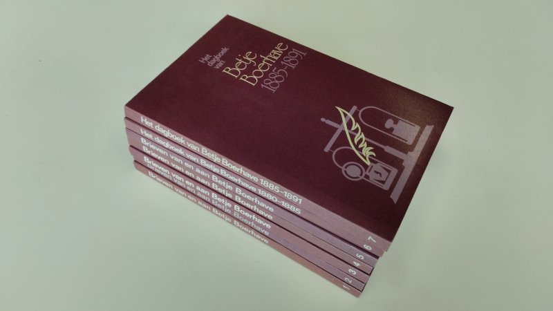 Tweedehands boek: Het dagboek van Betje Boerhave (deel 1 tm 7) van auteur Betje Boerhave - Softcover, netjes en onbeschreven, in goede tot zeer goede staat