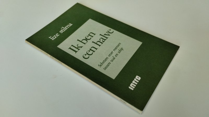 Tweedehands boek: Ik ben een halve van auteur Lize Stilma - Softcover, naam voorin geschreven plus stempel, pagina's netjes en onbeschreven. In goede staat.