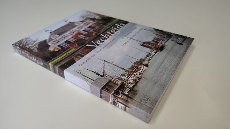 Tweedehands boek: Vechtgids, culturele gids voor de Vechtstreek van auteur Munnig Schmidt, Jonker-Duynstee - Paperback met flappen, als nieuw!