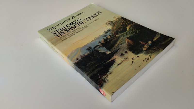 Tweedehands boek: Verloren tropische zaken van auteur Jaap van der Zwaag - Softcover, kaft met lichte gebruikerssporen, pagina's licht verkleurd maar netjes en onbeschreven. In goede staat.