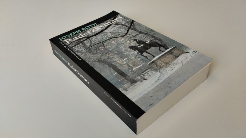 Tweedehands boek: Radetzkymars van auteur Joseph Roth - Softcover, pagina's netjes en onbeschreven. In goede tot zeer goede staat.