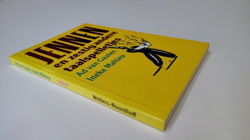 Tweedehands boek: Jennen en zestig andere taalspelletjes van auteur Ad van Gaalen, Ineke Mahieu - Paperback met minimale gebruikerssporen puntjes kaft. Aantekening voorin, verder onbeschreven en netjes.