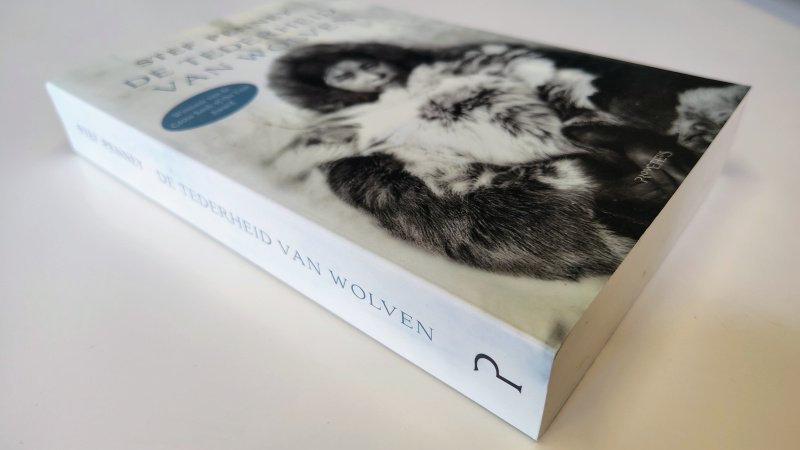 Tweedehands boek: De tederheid van wolven van auteur Stef Penney, L.M.M. Biekmann - Paperback met rechte rug zonder leesvouwen. Minimale gebruikerssporen puntjes kaft. Binnenwerk onbeschreven.