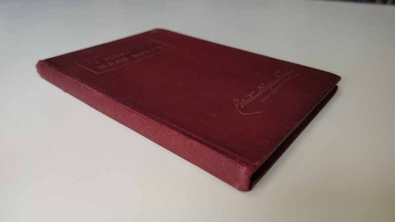 Tweedehands boek: 't Hart naar Boven van auteur Célestine Oliphant-Schoch - Hardcover linnen. Lichte slijtage rug en randen kaft. Aantekening voorin. Wat beginnende roestvlekjes.