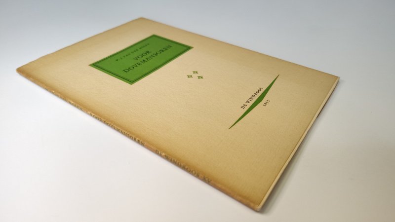 Tweedehands boek: Voor Dovemansoren | De Windroos 15 van auteur W.J. van der Molen - Paperback met stofomslag. Omslag verkleurd. Binnenwerk onbeschreven en netjes.