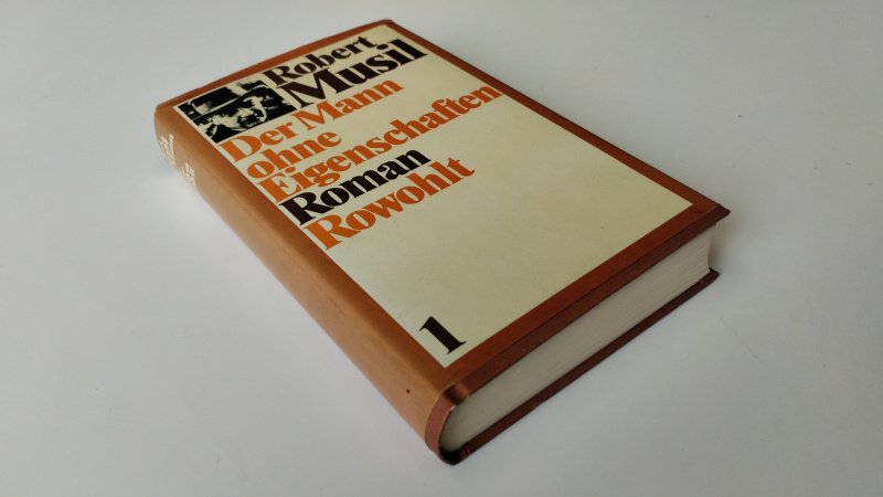Tweedehands boek: Der Mann ohne Eigenschaften: Erstes und Zweites Buches van auteur Robert Musil - Duitstalige Hardcover met stofomslag. Stofomslag vertoont kleine gebruikerssproren. Naam voorin. Pagina's zijn netjes. In goede staat.