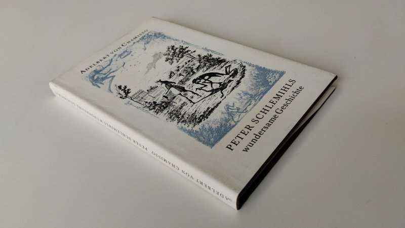 Tweedehands boek: Peter schlemihls wundersame geschichte van auteur Adelbert von Chamisso - Duitstalige Hardcover met stoomslag, ex-libris voorin, naam geschreven achterin kaft. Pagina's netjes en onbeschreven. In zeer goede staat.