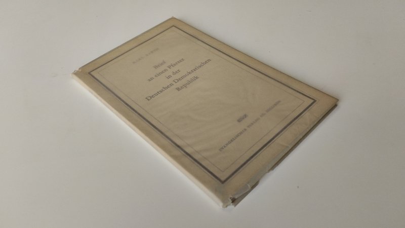 Tweedehands boek: Brief an einer Pfarrer in der Deutschen Demokratischen Republik van auteur Karl Barth - Duitstalige Softcover, pagina's iets verkleurd, maar netjes en onbeschreven. In goede staat