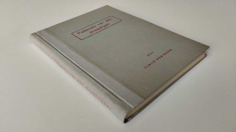 Tweedehands boek: Piekerans van een straatslijper van auteur Tjalie Robinson - Softcover, kaft is verkleurd. Naam voorin. Pagina's netjes. In goede staat.