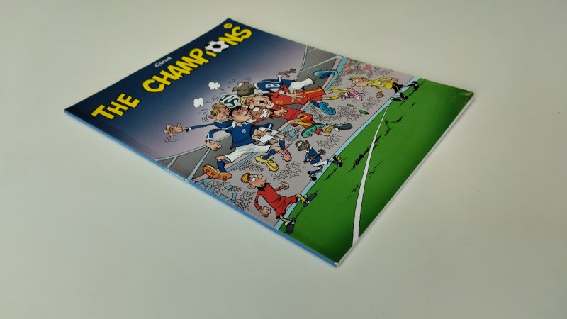 Tweedehands boek: The Champions van auteur Gursel - Softcover, lichte gebruikerssporen, in goede staat