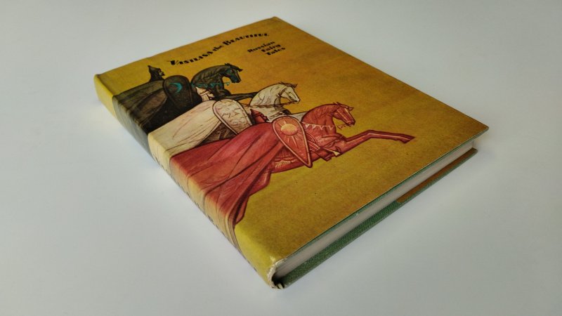 Tweedehands boek: vasilisa the beautiful van auteur Irina Zheleznova - Engelstalige hardcover met stofomslag. Naam uit schutblad geknipt. Pagina's netjes en onbeschreven met zeer mooie illustraties. In goede staat.