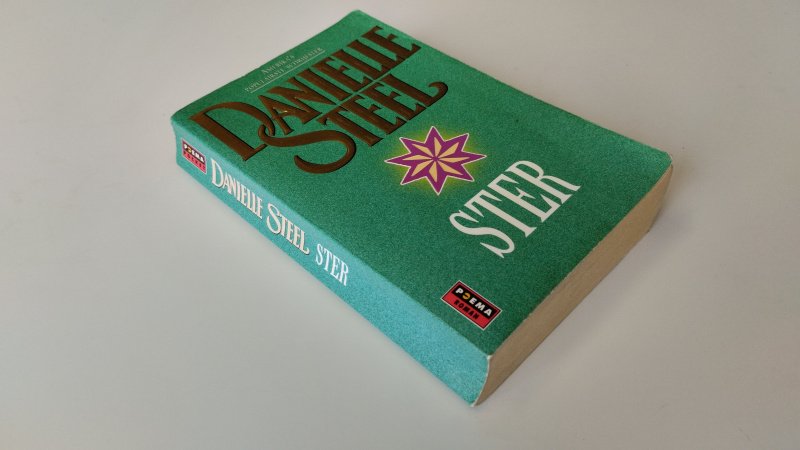 Tweedehands boek: Ster van auteur Danielle Fernande Steel, Margot Bakker (pseud. van Geerdina Aaltje Kuiper.) - Softcover, gelezen, gekromde rug, bibliotheekstempel binnenkant kaft. Pagina's netjes en onbeschreven. In redelijke tot goede staat.