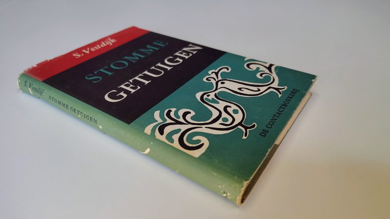 Tweedehands boek: Stomme getuigen van auteur Simon Vestdijk - Hardcover met stofomslag. Omslag slijtage langs de randen en bij de rug ingescheurd. Binnenwerk onbeschreven en netjes. Goed in de band.