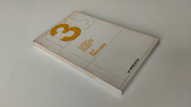 Tweedehands boek: In contact met het werk van moderne schrijvers Deel 3 W.F. Hermans van auteur Weck, J.G.M. (red.) - Softcover, Kaft is licht verkleurd, pagina's netjes en onbeschreven in goede staat.