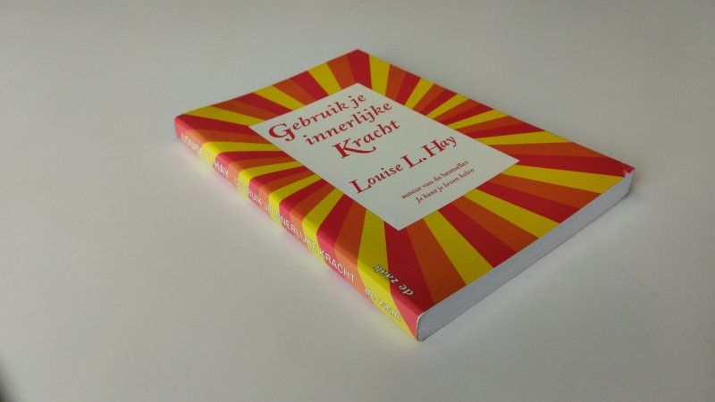 Tweedehands boek: Gebruik je innerlijke kracht van auteur Louise L. Hay - Softcover, met potlood heel licht aantekeningen gemaakt. In redelijke tot goede staat