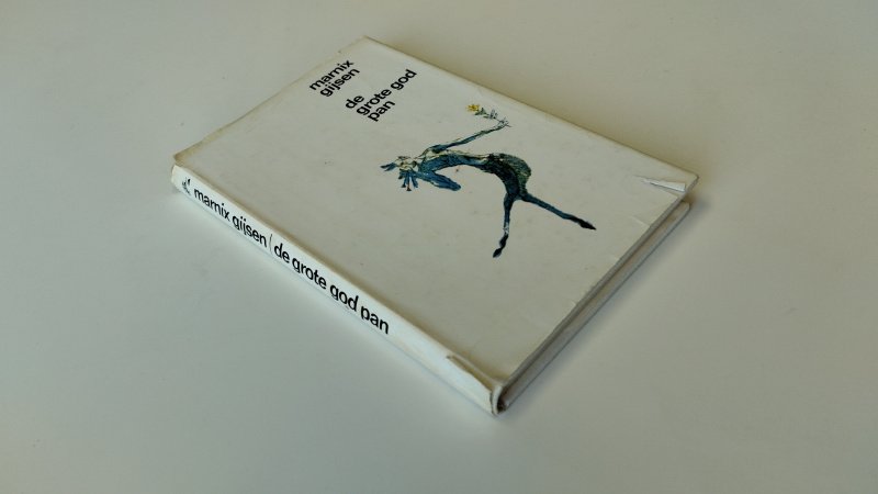 Tweedehands boek: De grote god Pan van auteur Marnix Gijsen - Hardcover met stofomslag. De stofomslag is verkleurd en vertoont gebruikerssporen (scheurtjes). Sticker binnenkant stofomslag waar iets op geschreven is. Pagina's netjes en onbeschreven. In goede staat.