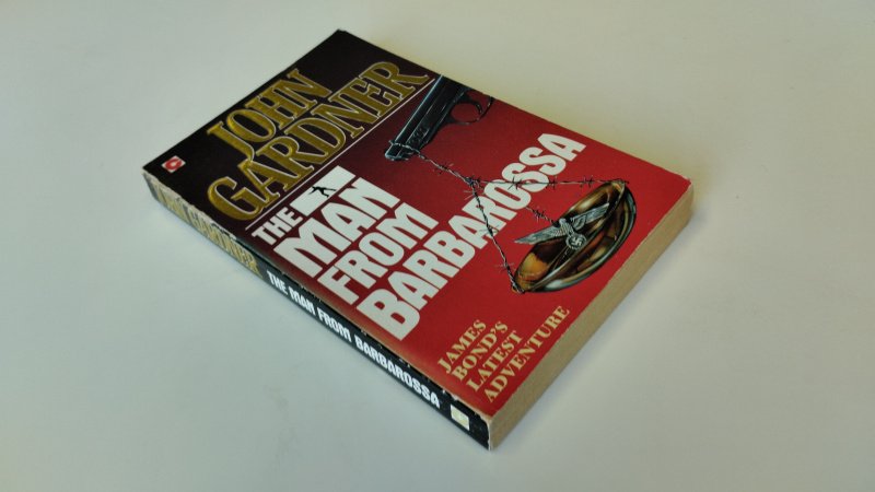 Tweedehands boek: The Man from Barbarossa van auteur John Gardner - Engelstalige softcover, gelezen, gebruikerssporen aan de kaft. Pagina's zijn verkleurd, maar netjes en onbeschreven. In redelijke staat