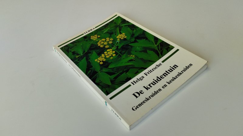 Tweedehands boek: De kruidentuin van auteur Helga Fritzsche, Dick van Raalte - Softcover, kaft en pagina's licht verkleurd, maar netjes en onbeschreven. In goede staat,