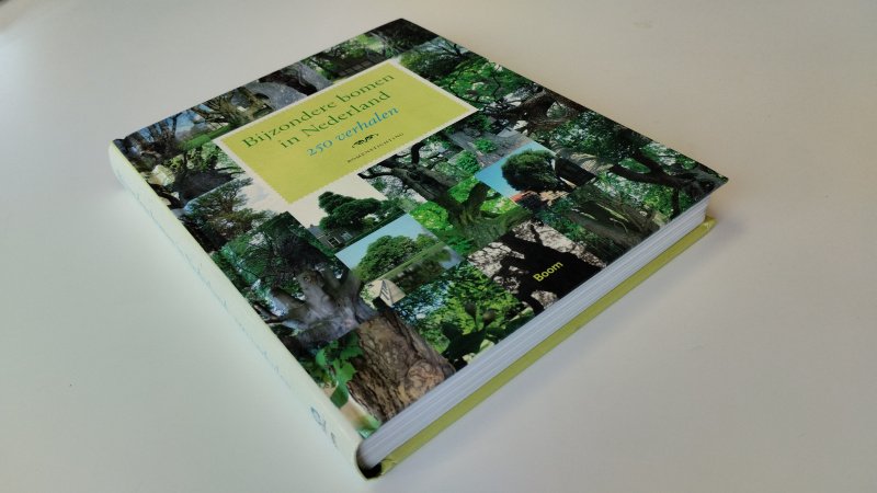 Tweedehands boek: Bijzondere bomen in Nederland van auteur Girbe Buist, Peter Jacob Zomeren, Frank R. Moens - Hardcover, netjes en onbeschreven, in zeer goede staat.