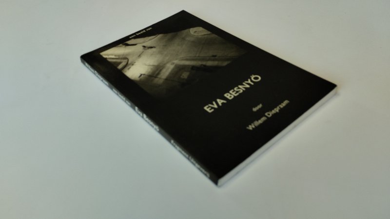 Tweedehands boek: Eva Besnyö van auteur Eva Besnyö - Paperback, netjes exemplaar, lichte gebruikssporen