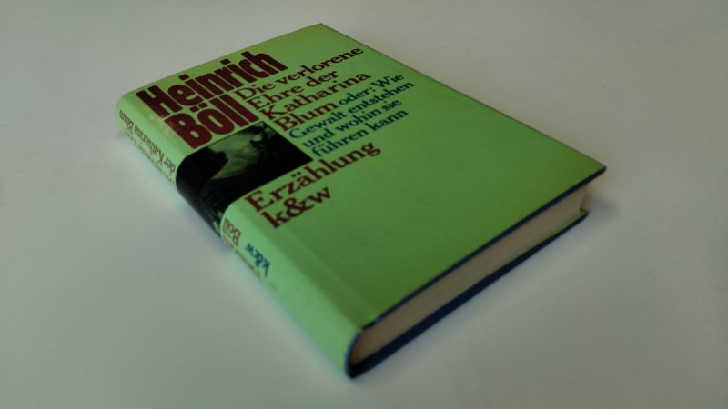 Tweedehands boek: Die verlorene Ehre der Katharina Blum oder: Wie Gewalt entstehen und wohin sie führen kann van auteur Heinrich Böll - Beschrijving (NL):
Duitstalige Hardcover, lichte gebruikssporen, netjes en onbeschreven

Beschrijving (DE):
Deutsche hardcover, leichte Gebrauchsspuren, sauber und unbeschrieben
