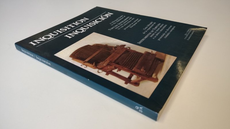Tweedehands boek: A Bilingual Guide to the Exhibition of Torture Instruments van auteur Robert Held - Bilingual paperback (English and Spanish) with light wear along the edges of the cover. Name stamp on the first page. White pages slightly yellowed, otherwise clean and unmarked.