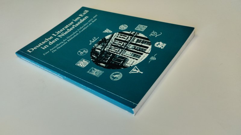 Tweedehands boek: Deutsche Literatur im Exil in den Niederlanden van auteur Deutsche Bibliothek (Frankfurt am Main, Germany) - Duitstalige paperback, lichte gebruikssporen aan kaft, net exemplaar. Deutsches Buch, leichte Gebrauchsspuren.