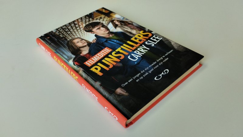 Tweedehands boek: Pijnstillers van auteur Carry Slee - Hardcover, Nederlandstalig boek, filmeditie, als nieuw, geen zichtbare gebruikssporen