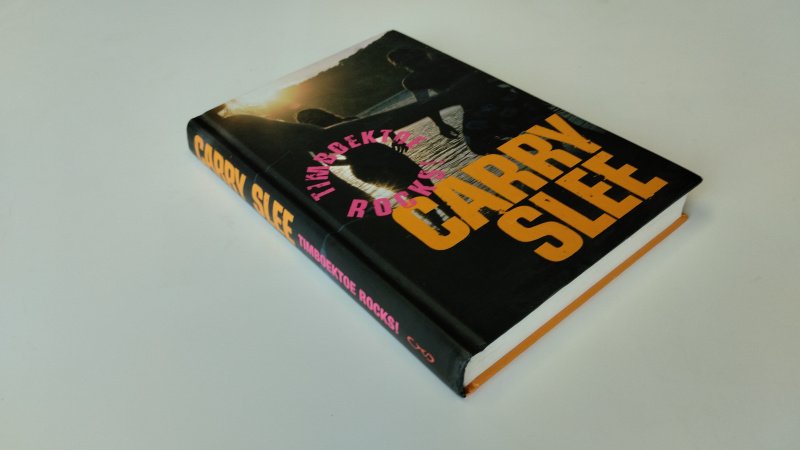 Tweedehands boek: Timboektoe rocks! van auteur Carry Slee - Hardcover, Nederlandstalig boek, lichte gebruikssporen, netjes en onbeschreven In zeer goede staat.