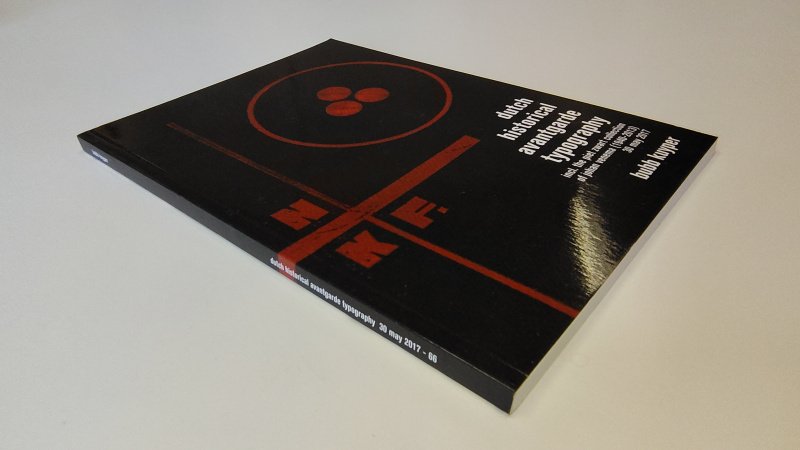 Tweedehands boek: Dutch Historical Avant-Garde Typography | Bubb Kuyper 2017 Catalogus van auteur Bubb Kuyper - Paperback met minimale gebruikerssporen puntjes kaft. Binnenwerk schoon en onbeschreven. In zeer goede staat.