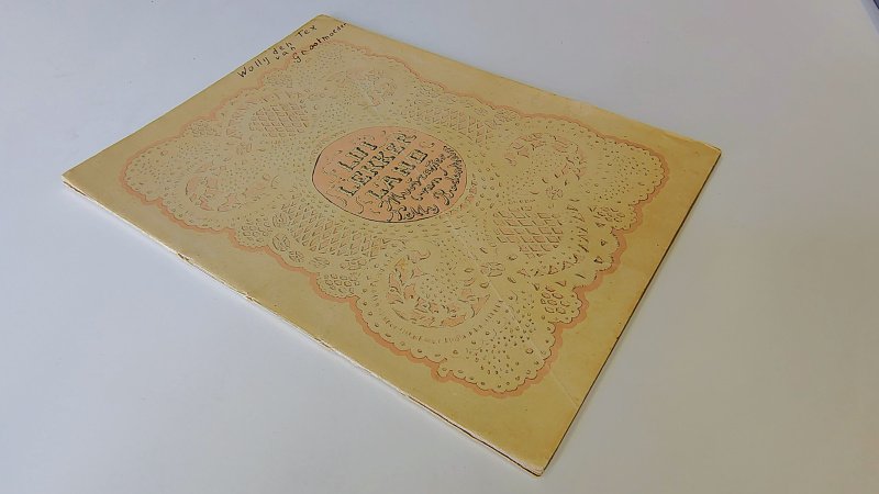 Tweedehands boek: Luilekkerland van auteur Nelly Bodenheim - Exemplaar zonder omslag. Naam op schutblad sommige pagina's een diagonale vouw. Kleine vlekjes hier en daar.