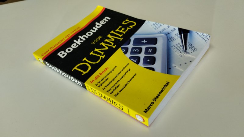 Tweedehands boek: Boekhouden voor Dummies van auteur Marco Steenwinkel - Nederlandstalige paperback; kaft lichte gebruikssporen, gelezen, pagina’s schoon en goed leesbaar.