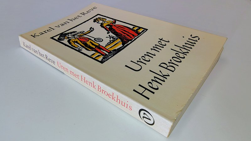 Tweedehands boek: Uren met Henk Broekhuis van auteur Karel van het Reve - Paperback met rechte rug zonder leesvouwen. Kaft verkleurd en lichte slijtage langs de randen. Binnenin onbeschreven en netjes.