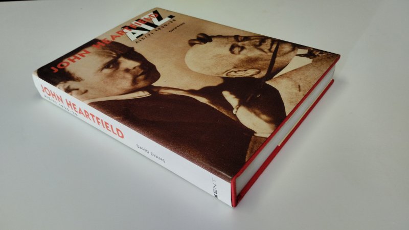 Tweedehands boek: John Heartfield AIZ/VI 1930-38 van auteur David Evans - Engelstalige hardcover met stofomslag; heel lichte gebruikssporen aan stofomslag, pagina's netjes en onbeschreven. In zeer goede staat.
