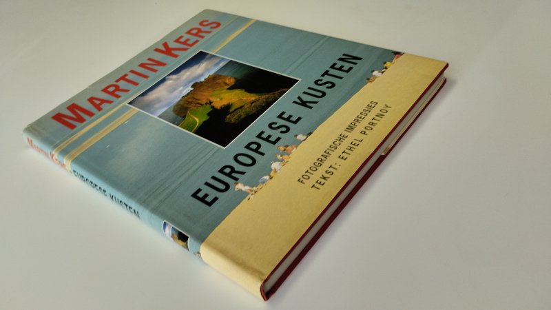 Tweedehands boek: Europese kusten van auteur Martin Kers, Ethel - Nederlandstalige hardcover met stofomslag; lichte slijtage aan stofomslag, boekblok netjes en compleet. In goede staat.