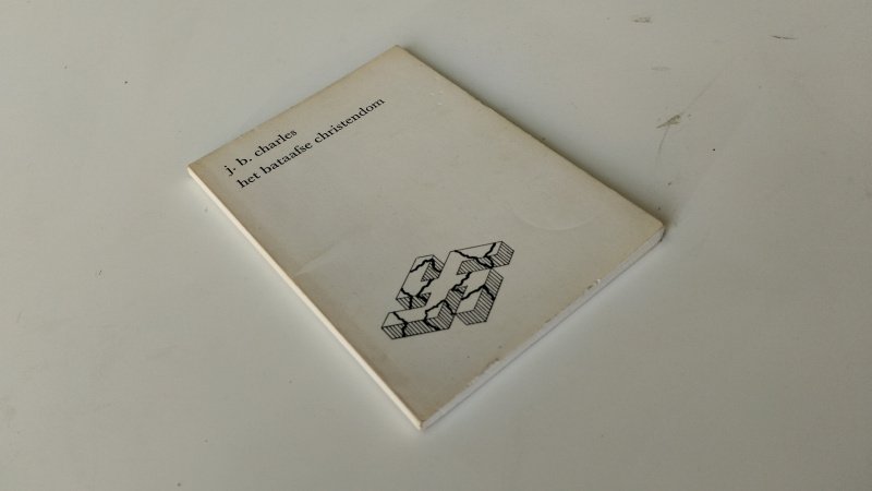 Tweedehands boek: Het Bataafse christendom van auteur J.B. Charles - Nederlandstalige paperback, zonder stofomslag, kaft licht verkleurd met lichte gebruikssporen, pagina’s licht verkleurd, netjes en onbeschreven