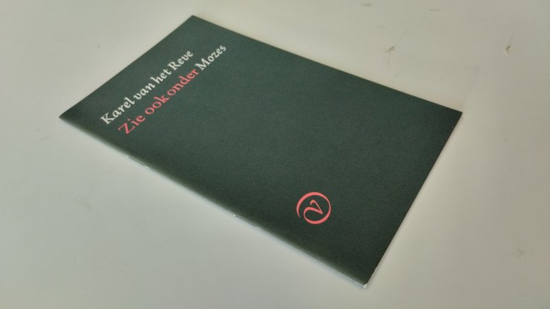 Tweedehands boek: Zie ook onder Mozes van auteur Karel van het Reve - Nederlandstalige paperback, met flappen, in zeer goede staat