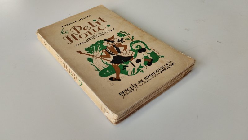 Tweedehands boek: Le Petit Florilège van auteur Camille Melloy - Franstalige paperback, zonder stofomslag, kaft verkleurd en met gebruikssporen, rug beschadigd, twee illustraties ingekleurd, boekblok redelijk stevig, geïllustreerd door Élisabeth Ivanovsky