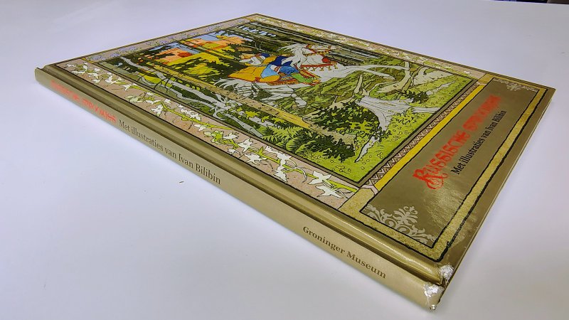 Tweedehands boek: Russische Sprookjes van auteur illustraties van Ivan Bilibin - Hardcover met lichte stootschade onderaan de rug. Binnenwerk onbeschreven en netjes.