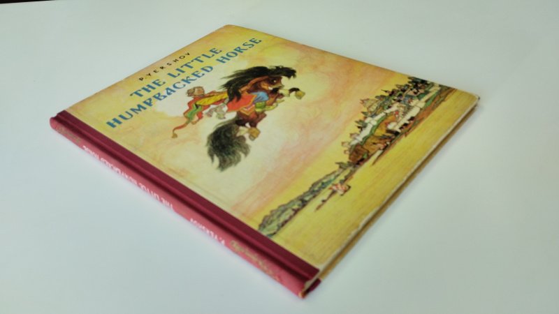 Tweedehands boek: The little humpbacked horse van auteur P. Yershov - Engelstalige hardcover zonder stofomslag, kaft lichte slijtage langs randen, pagina’s netjes en onbeschreven, in goede staat