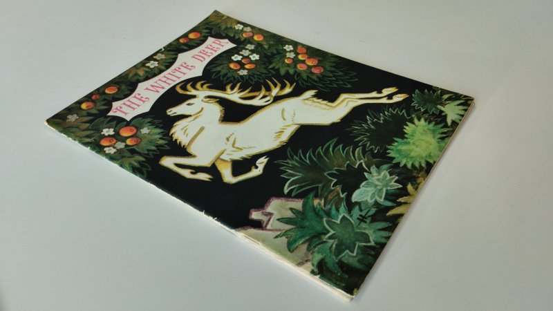 Tweedehands boek: The white deer van auteur Nikolai Kochergin - Engelstalige softcover, lichte slijtage aan randen en kaft, pagina’s netjes en onbeschreven, in goede staat