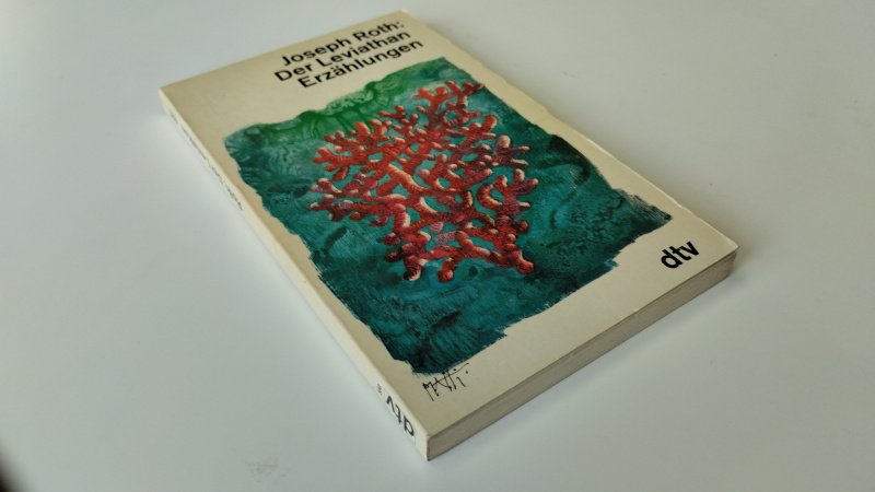 Tweedehands boek: Der Leviathan – Erzählungen van auteur Joseph Roth - Beschrijving: Duitstalige paperback (dtv-uitgave), lichte gebruikssporen aan kaft, binnenwerk netjes en onbeschreven. zowel kaft als pagina's zijn licht verkleurd. In goede staat.